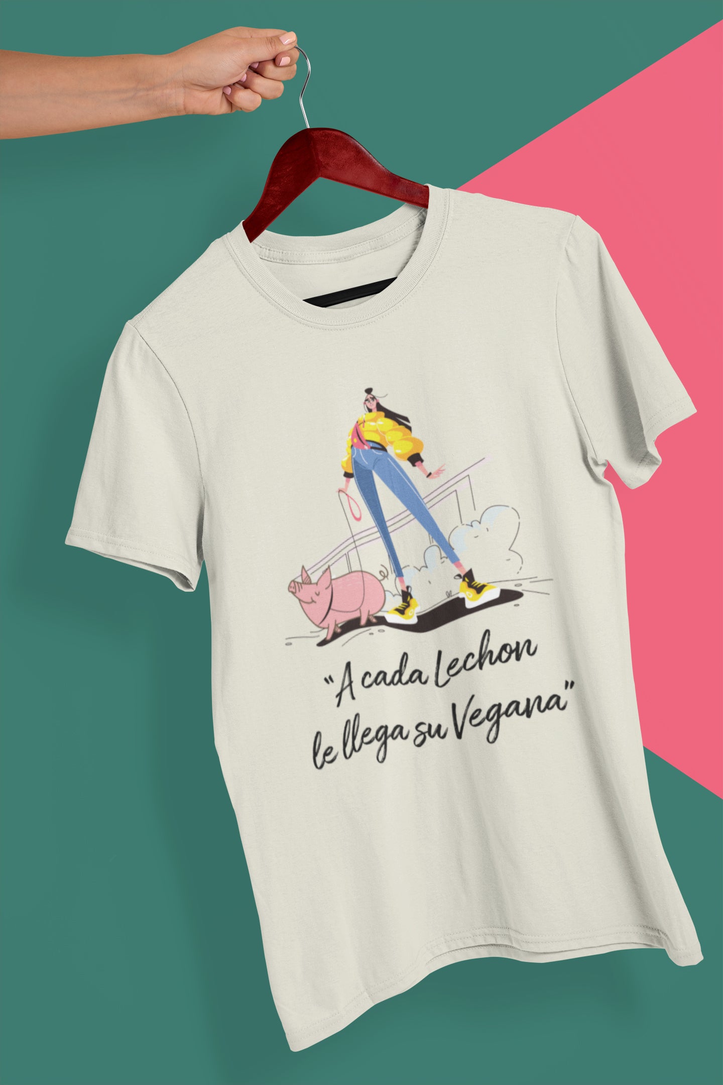 "A cada lechon le llega su vegana" T-Shirt